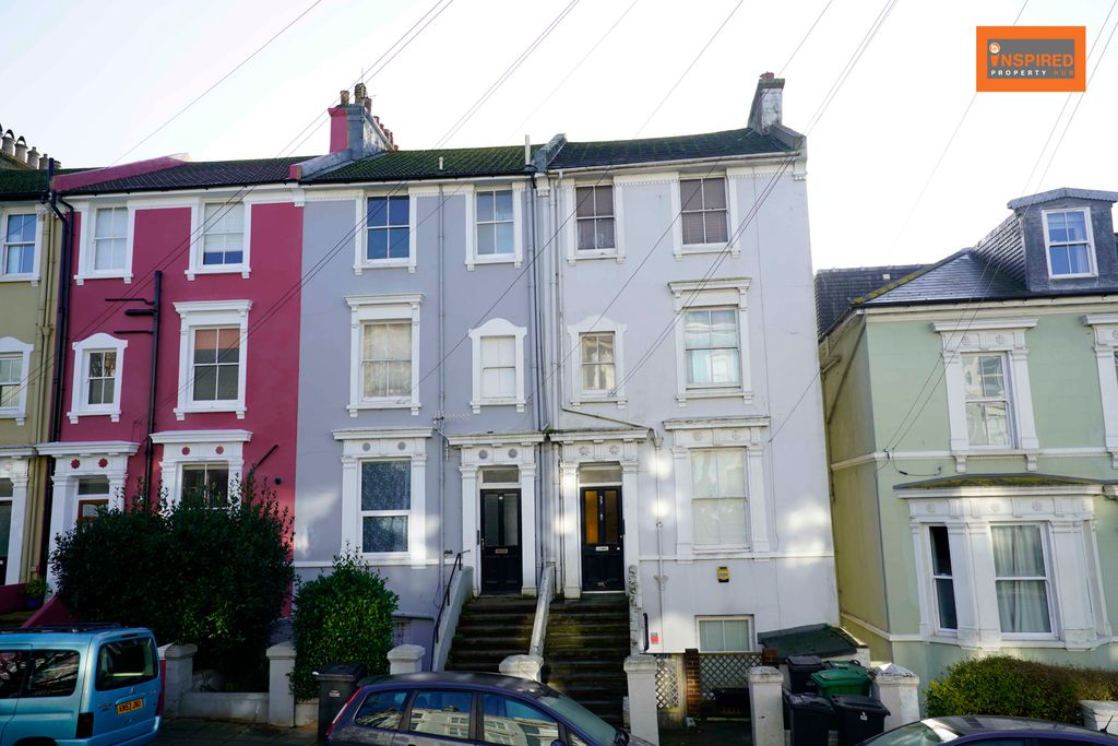 Property photo 2 of 12