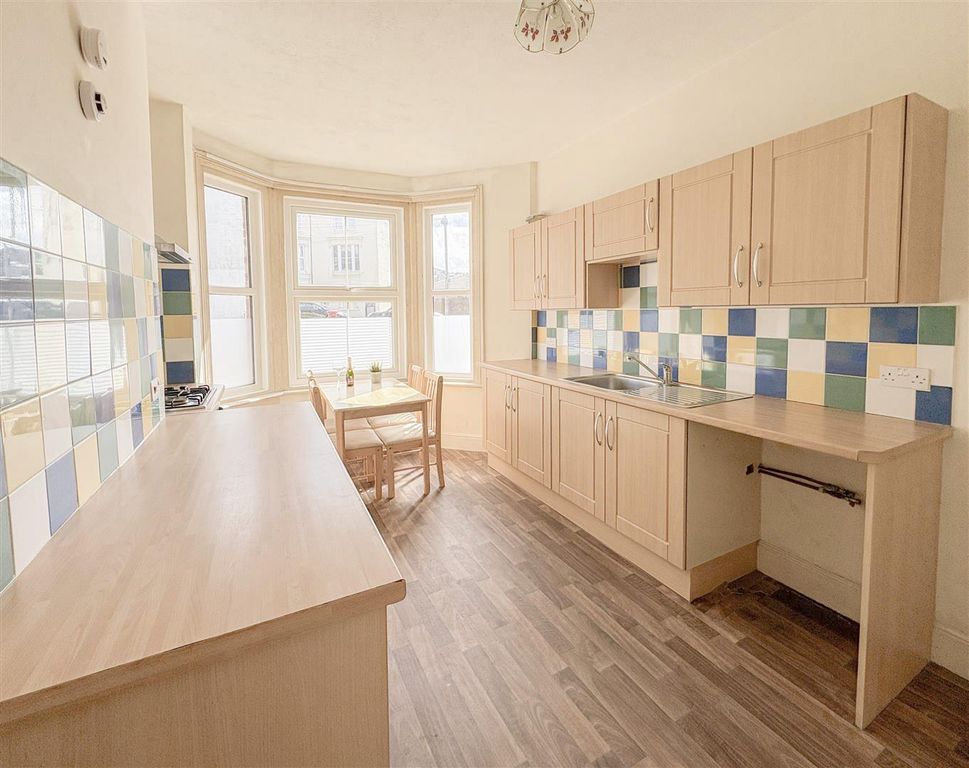 Property photo 3 of 14 Kitchen