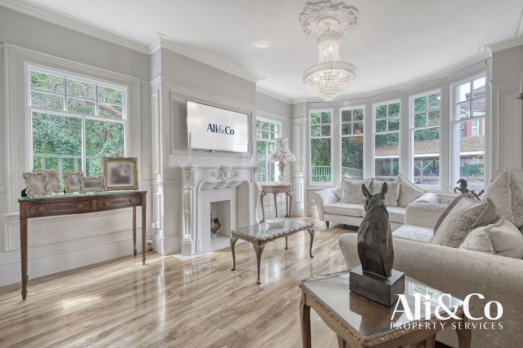 Property photo 3 of 31