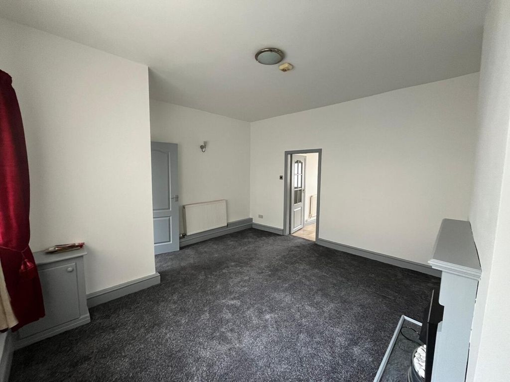 Property photo 2 of 8 Living Room