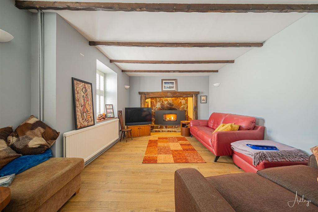 Property photo 1 of 23 Lounge