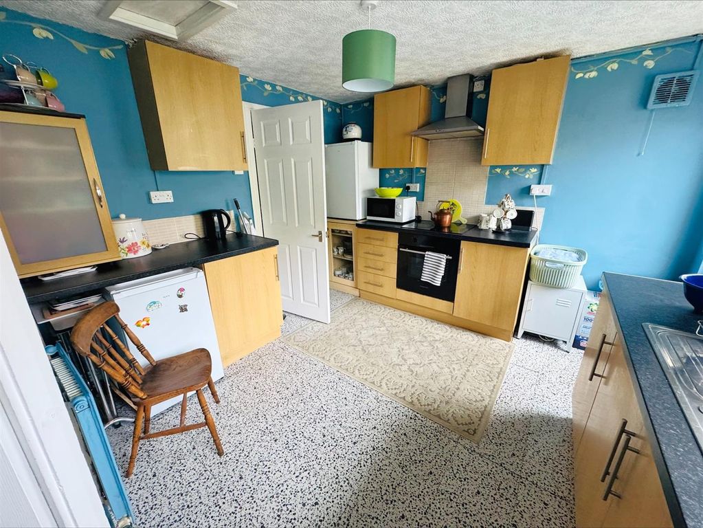 Property photo 3 of 23