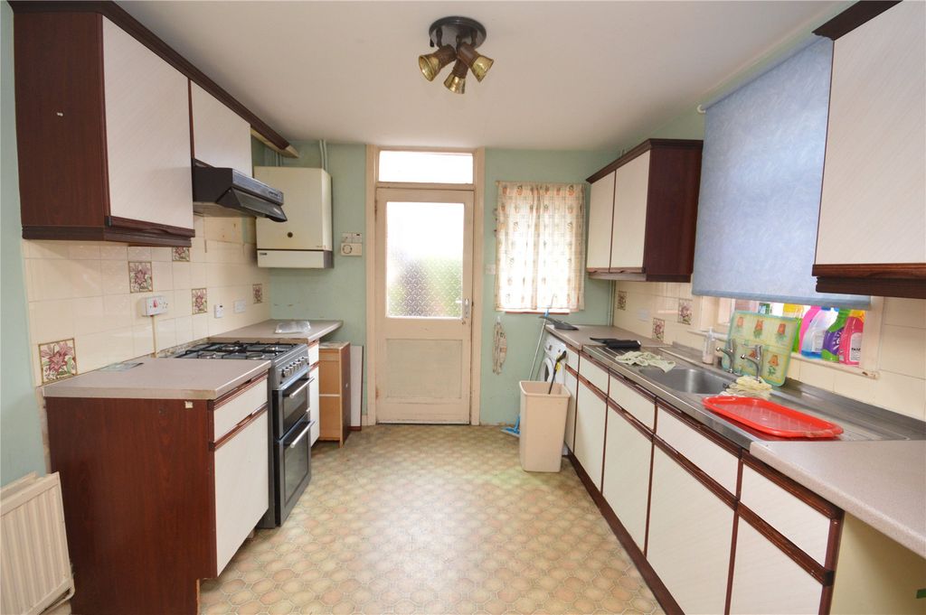 Property photo 2 of 10 Kitchen