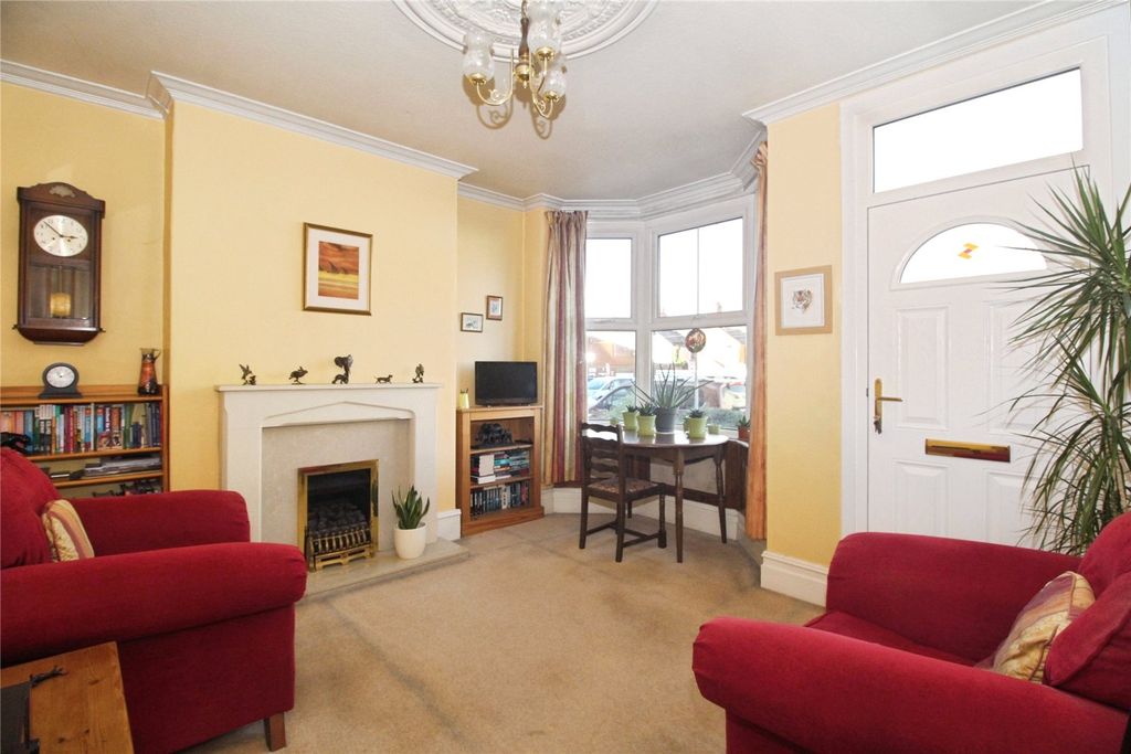 Property photo 3 of 9 Lounge