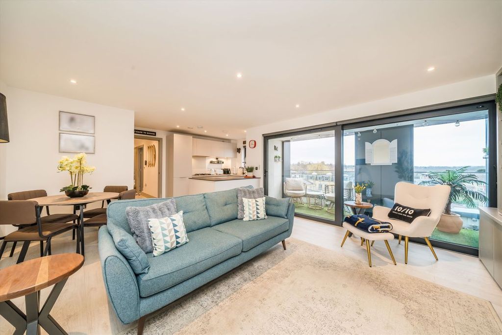 Property photo 2 of 9