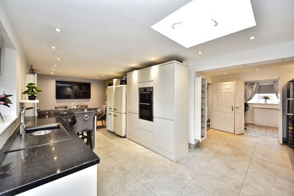 Property photo 1 of 20 Pbox-Img.Jpg