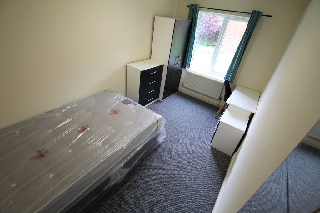 Property photo 3 of 11 1 Bedroom