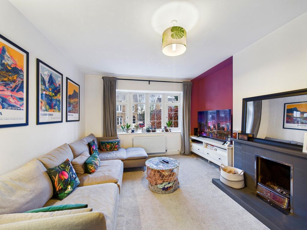 Property photo 3 of 16 Living Room