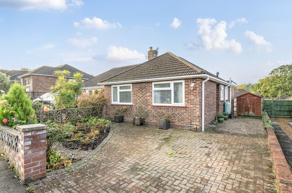 Property photo 1 of 12 1371732-2-68F749c...