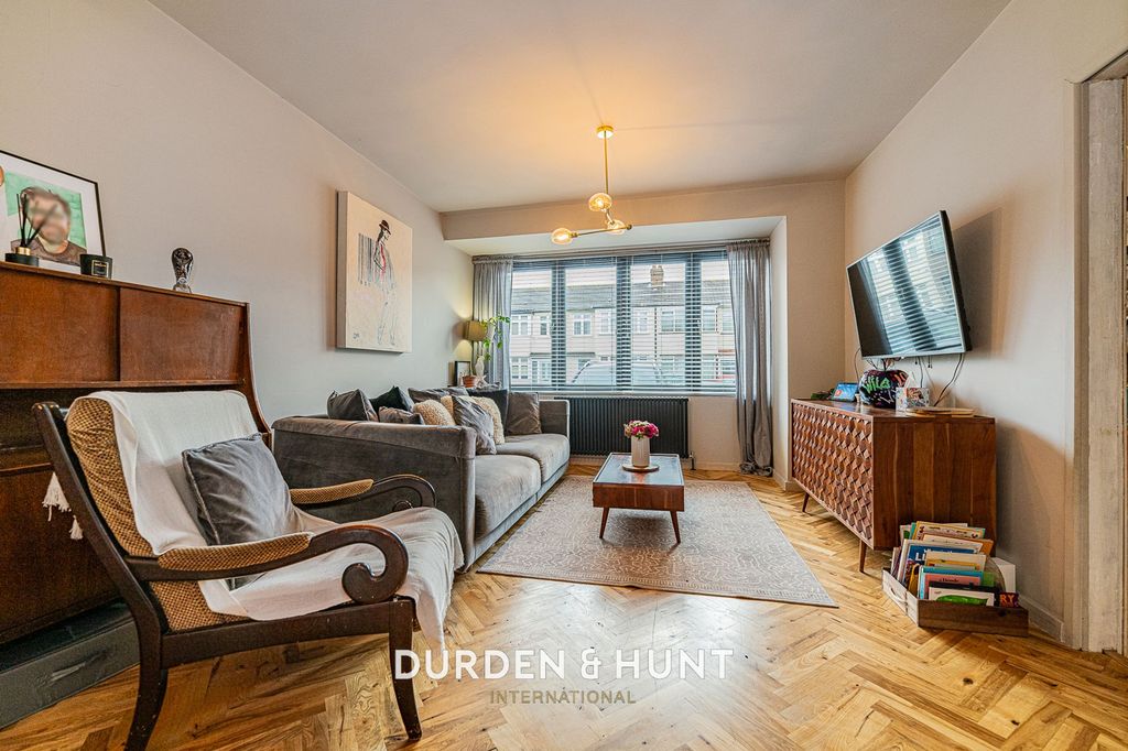 Property photo 2 of 31
