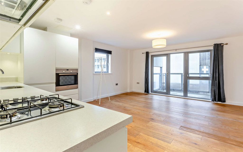 Property photo 3 of 15 Kitchen/Lounge