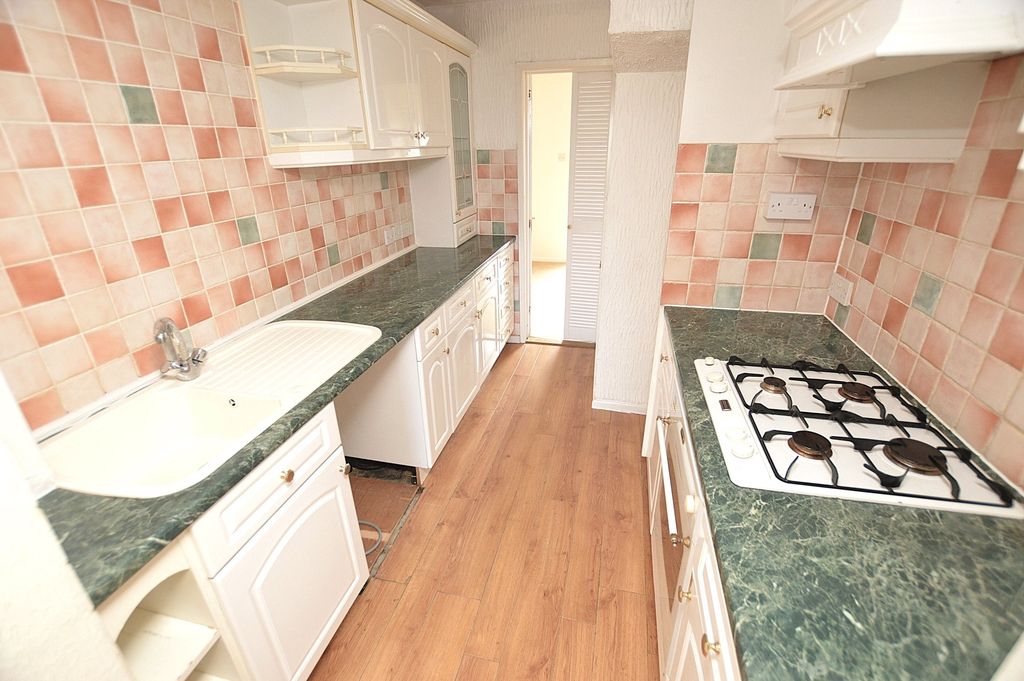 Property photo 3 of 9 Kitchen