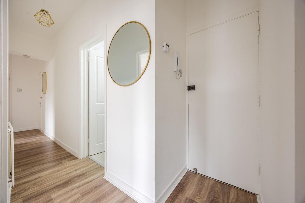 Property photo 3 of 14 Entrance