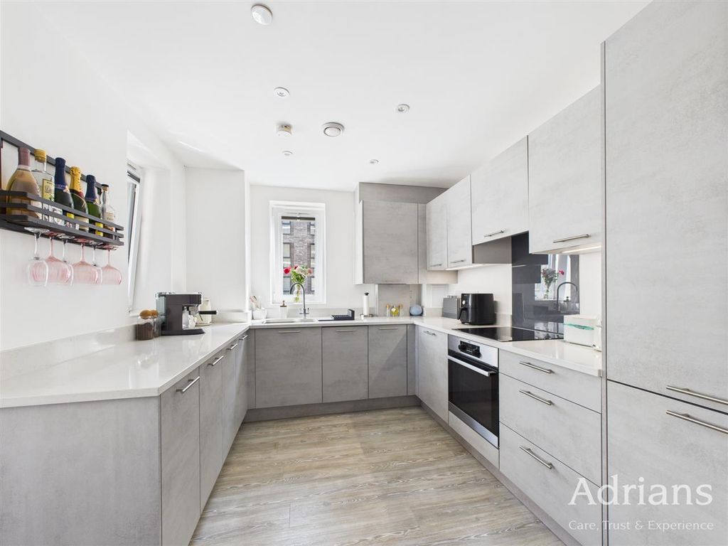 Property photo 3 of 11