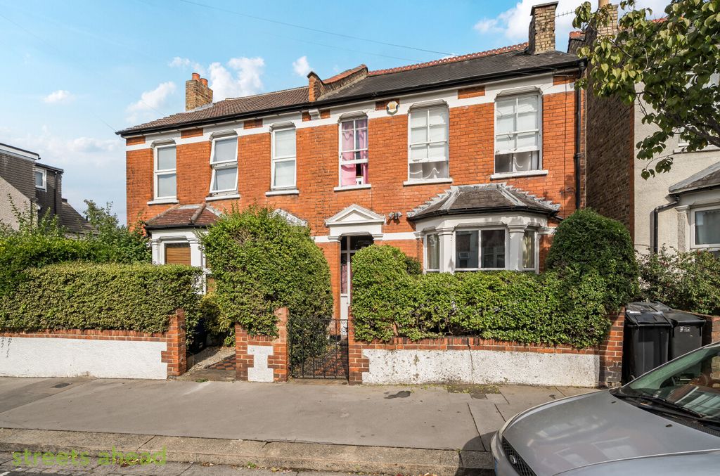 Property photo 2 of 19 955d45A8-F846-4d1...