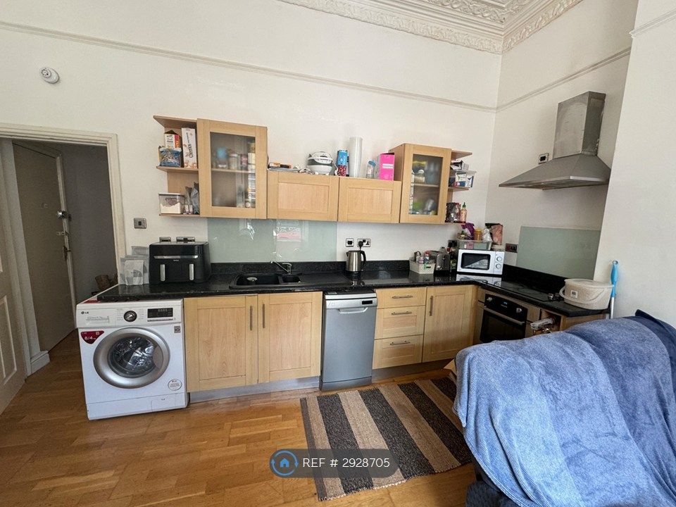 Property photo 3 of 8 Kitchen