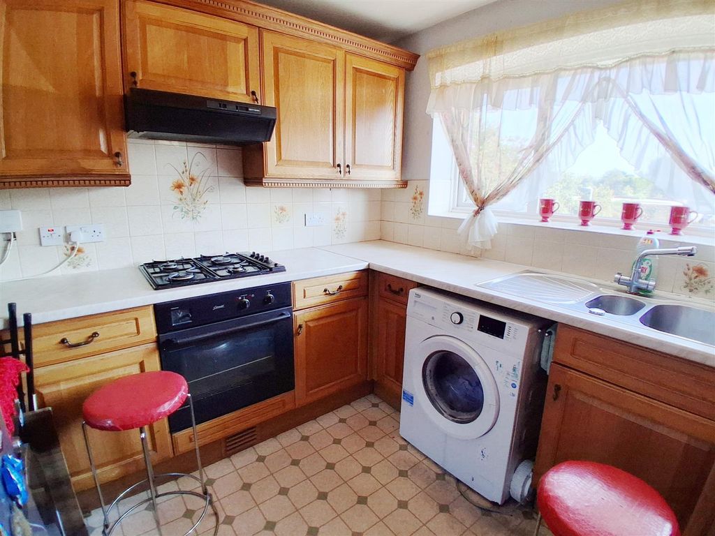 Property photo 3 of 13 4