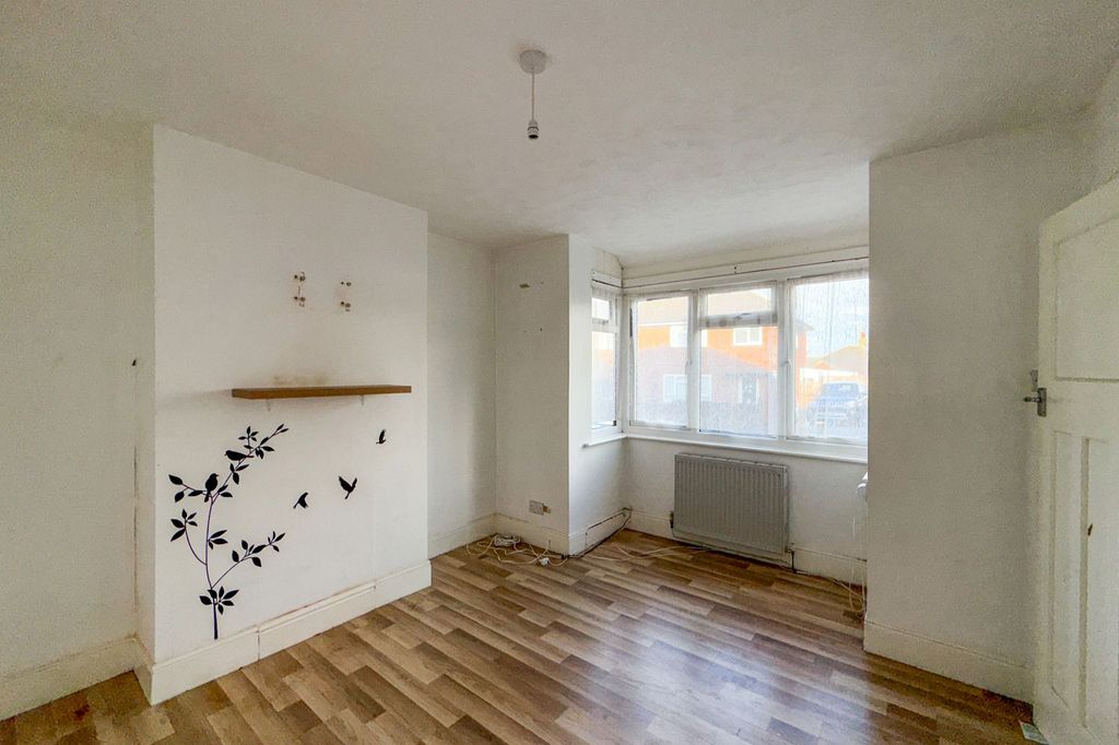 Property photo 3 of 18 12 Lea Road, Lake, Sandown, Isle Of Wight, Po36 9Hx