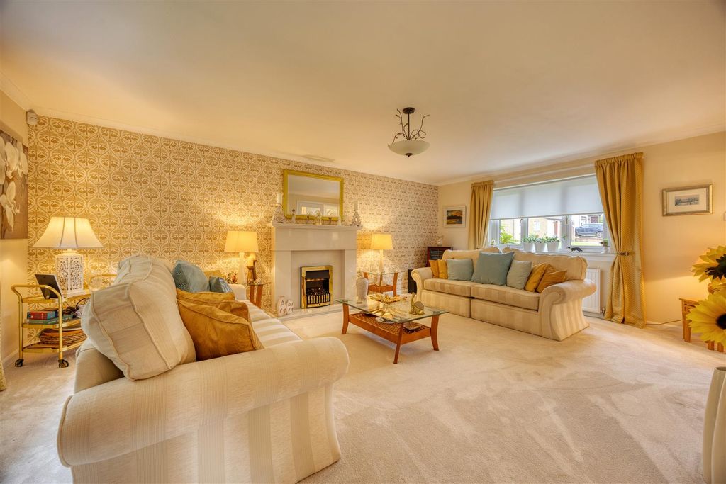 Property photo 3 of 29 16_Redhill_Views_Lennoxtown_013.Jpeg