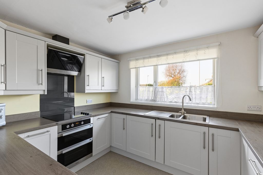 Property photo 2 of 19 Kitchen