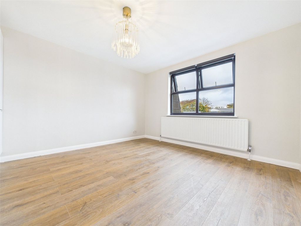 Property photo 3 of 7 Picture No. 05