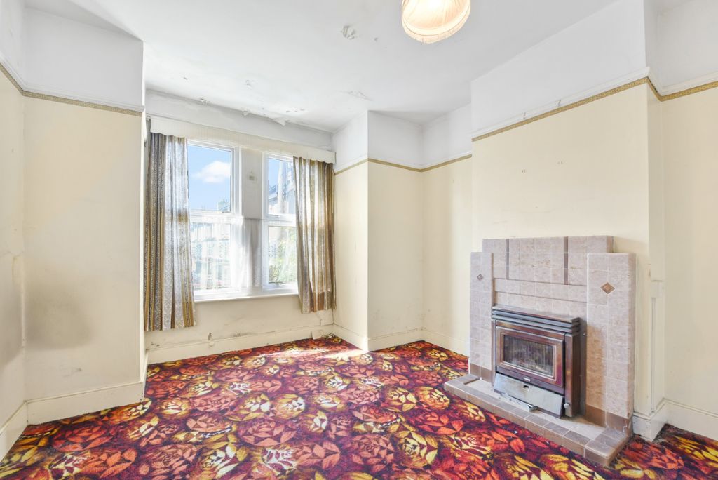 Property photo 2 of 14 4147941