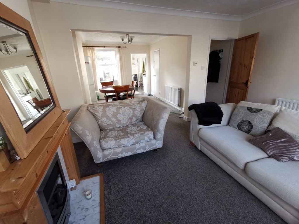 Property photo 3 of 7 Living Room