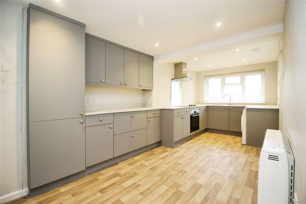 Property photo 2 of 8 Picture No. 19