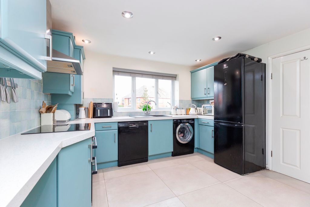 Property photo 2 of 16