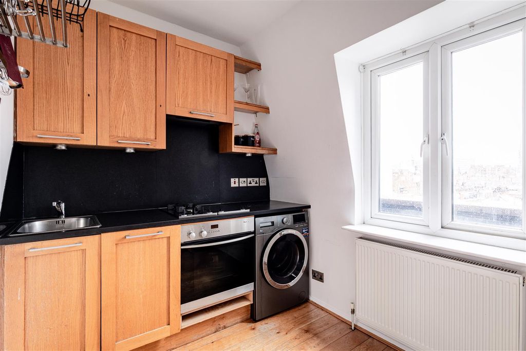 Property photo 3 of 6 Queensborough Terrace-3.Jpg