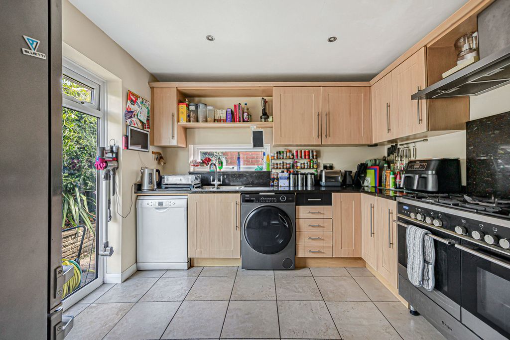 Additional image 8 of 3 bed bungalow for saleBroadwater Road, Twyford RG10