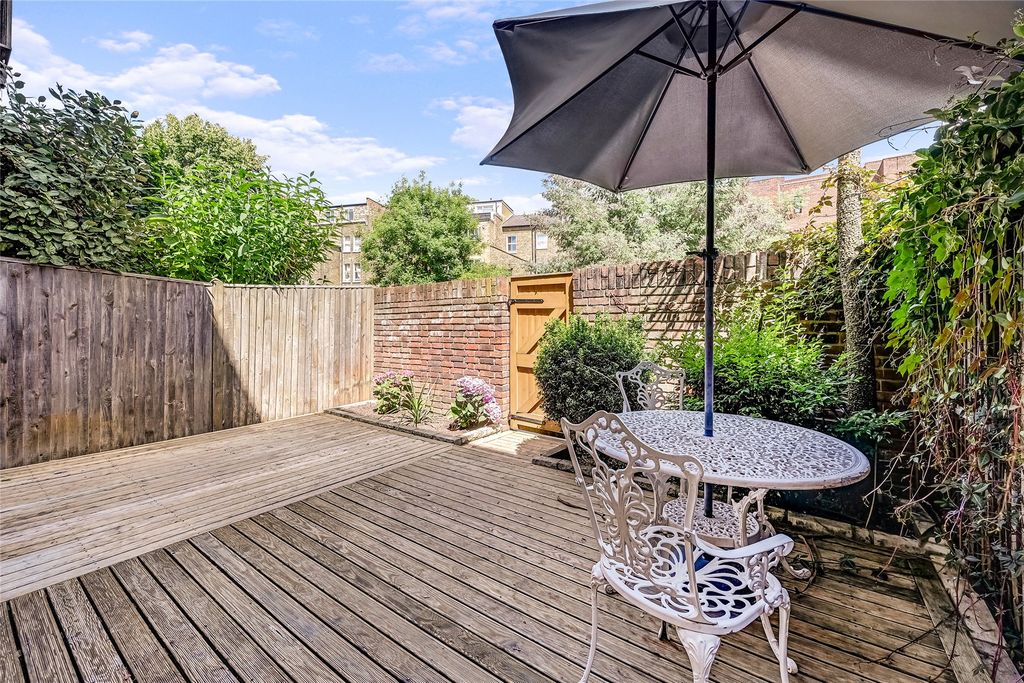 Property photo 2 of 14 Garden