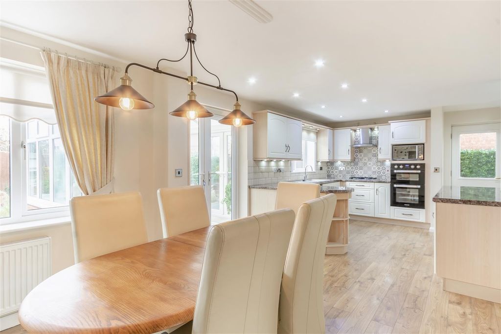 Property photo 2 of 38 8671139-Interior08.Jpg