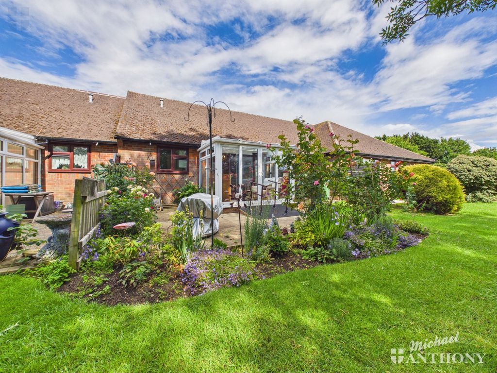 Property photo 3 of 16 Cam03852G0-Pr0697-Still015
