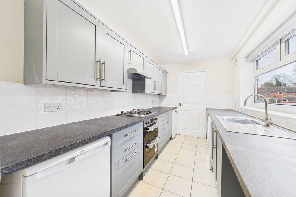 Property photo 3 of 8 Kitchen