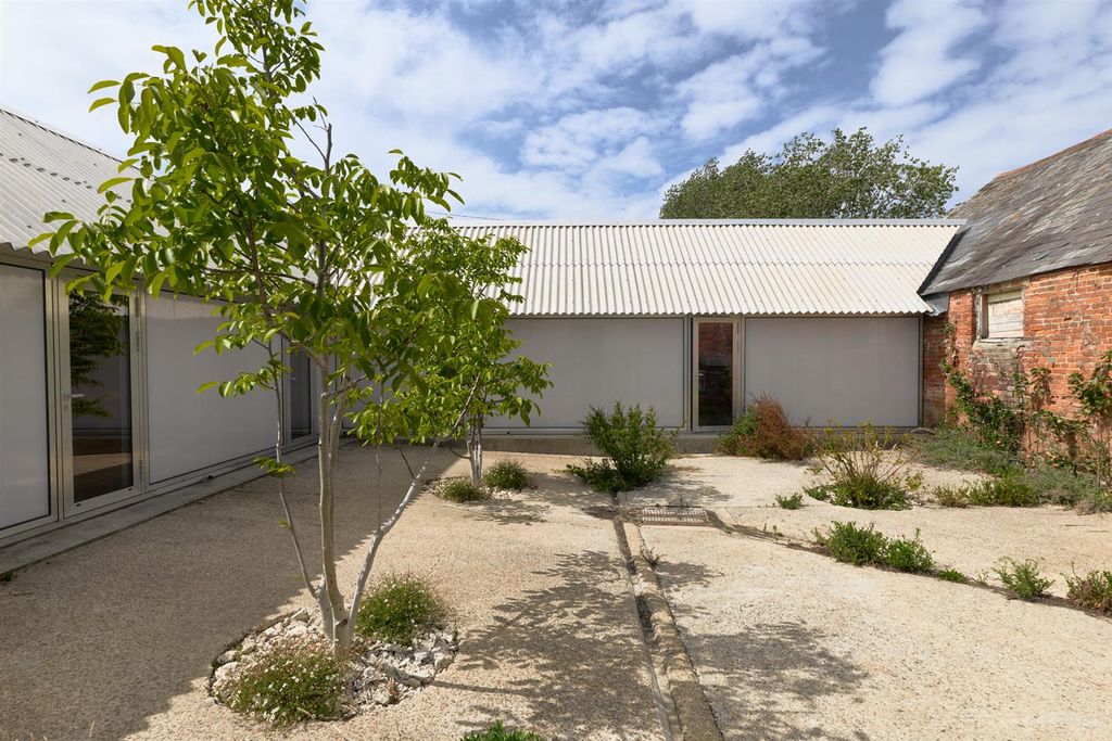 Property photo 2 of 23 Courtyard