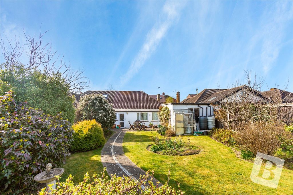 Property photo 2 of 12 Garden