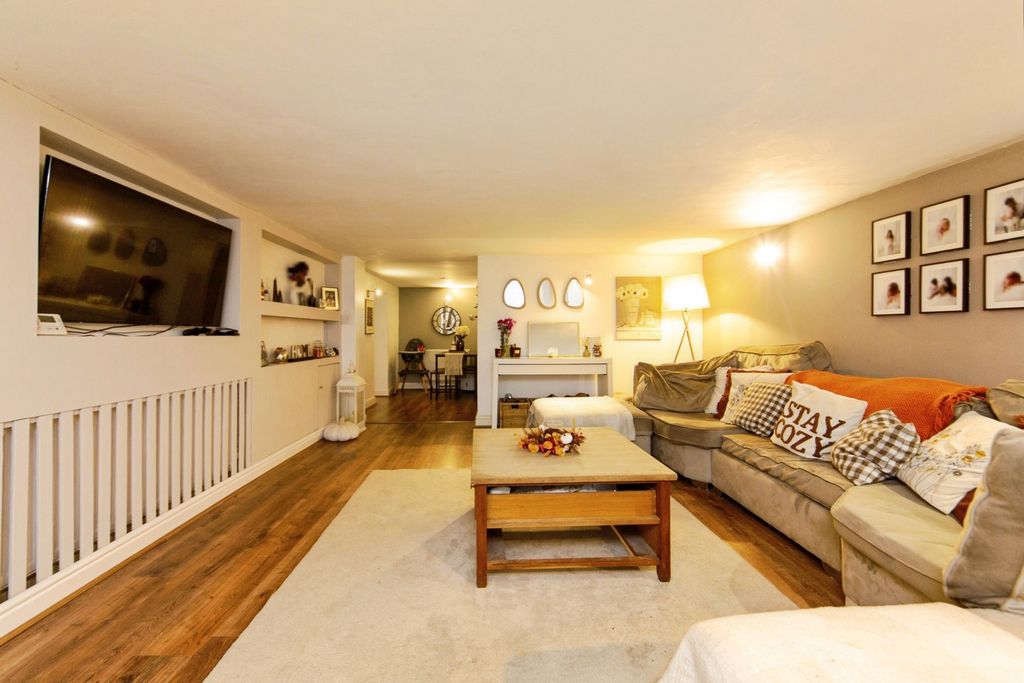 Property photo 3 of 12 Pbox-Img.Jpg