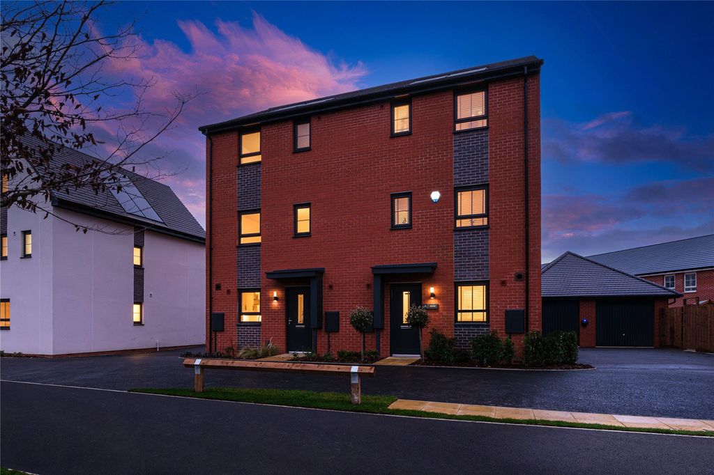 Property photo 1 of 11 Dusk