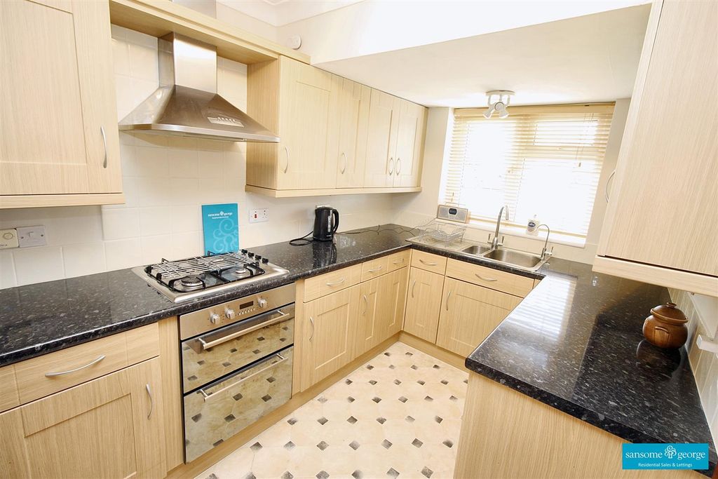 Property photo 2 of 11 Kitchen