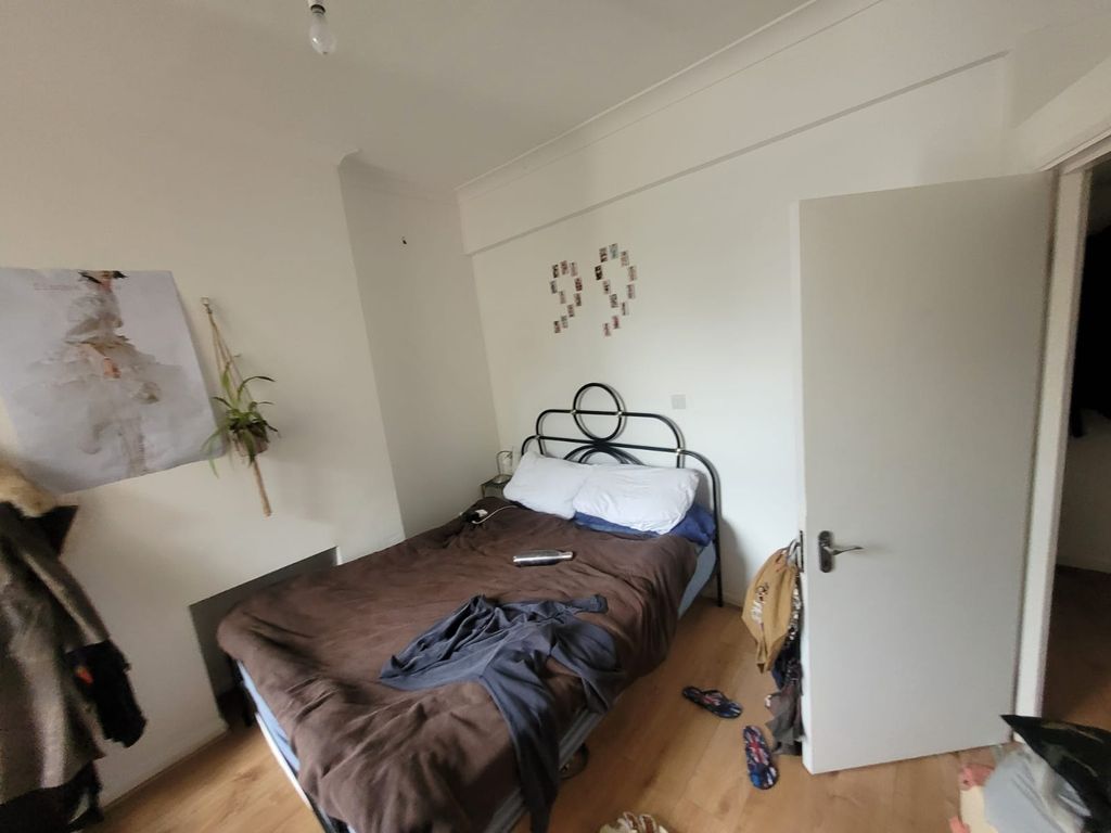 Property photo 3 of 6 00E7Dbfd-120d-4618-88d8-2E07Df0427Bc