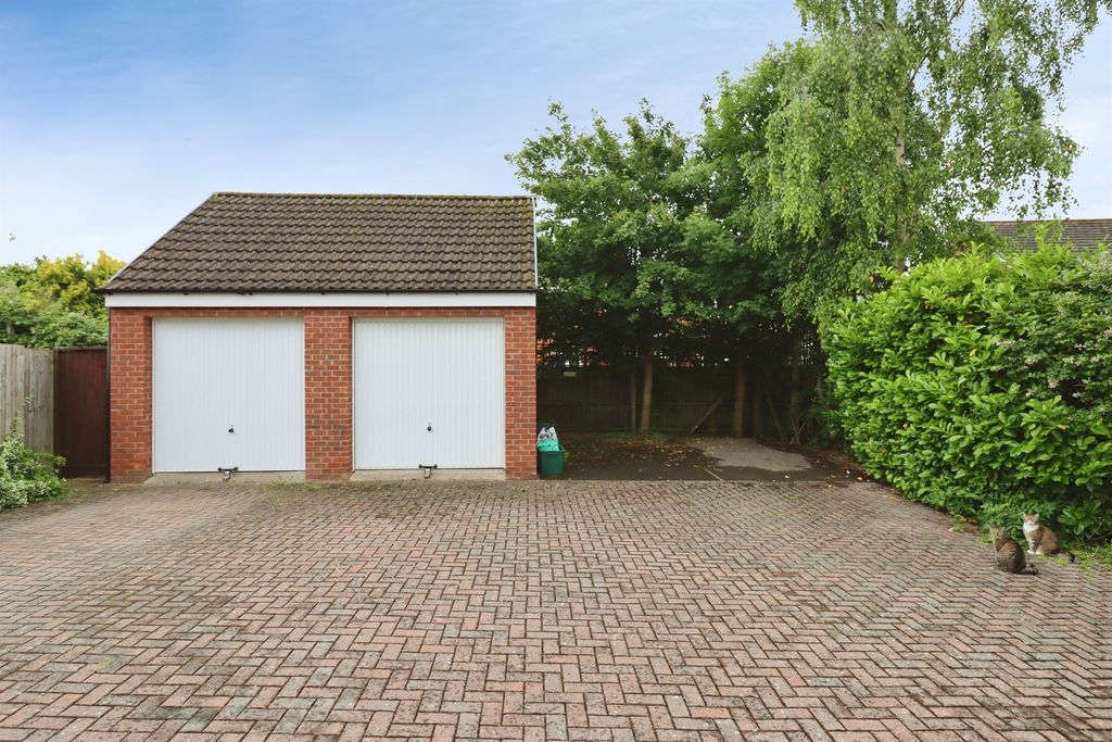 Property photo 2 of 13