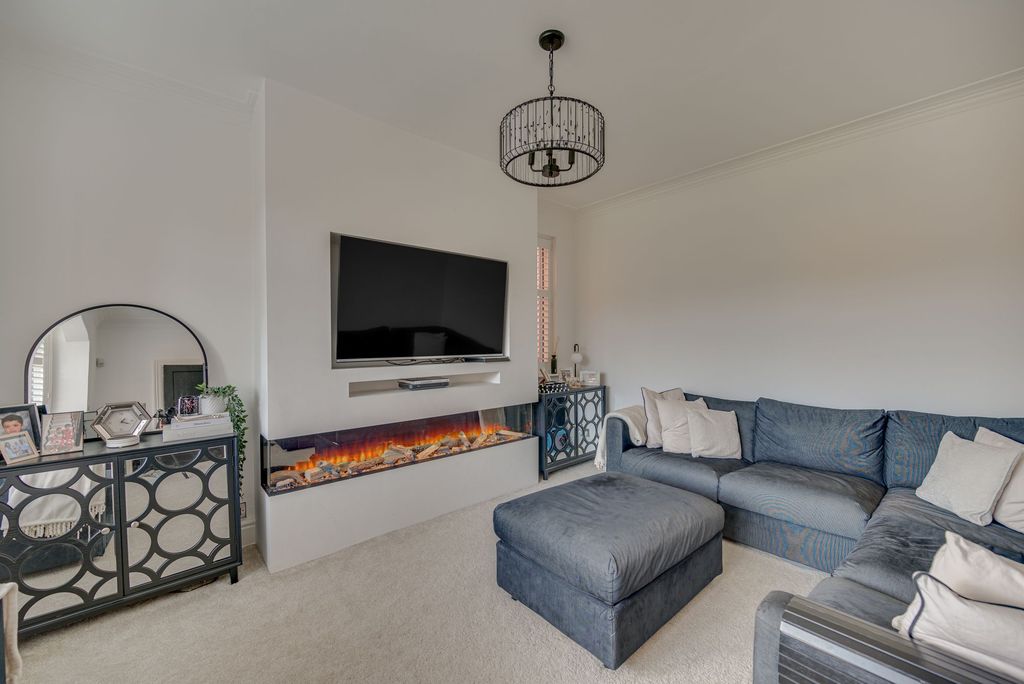 Property photo 2 of 28