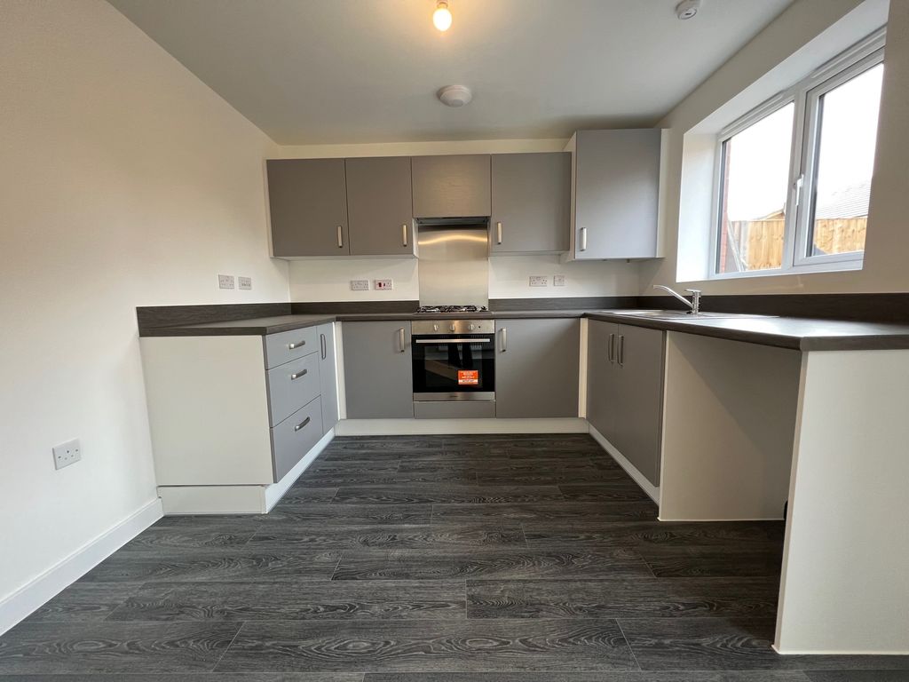 Property photo 2 of 10 Kitchen