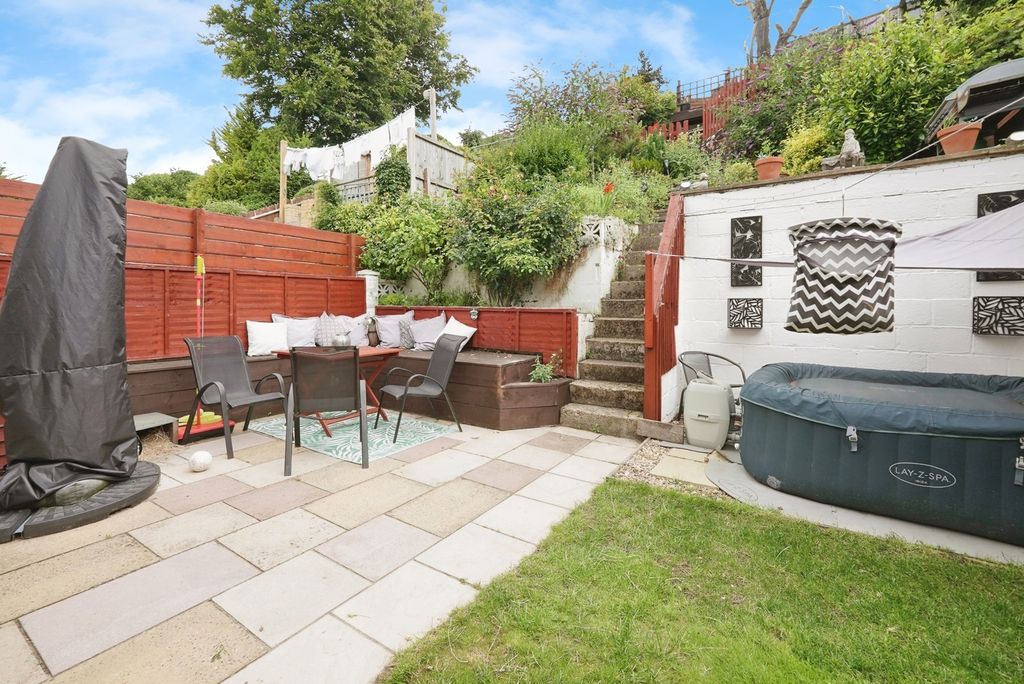 Property photo 3 of 17 Photo