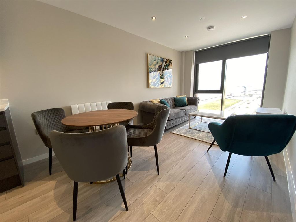 Property photo 3 of 11 Living/Dining Room