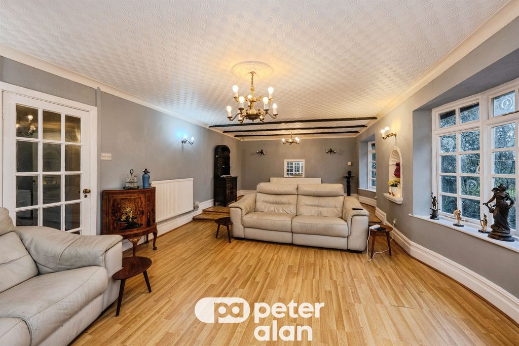 Property photo 3 of 13