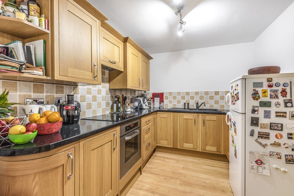Property photo 2 of 6 Kitchen