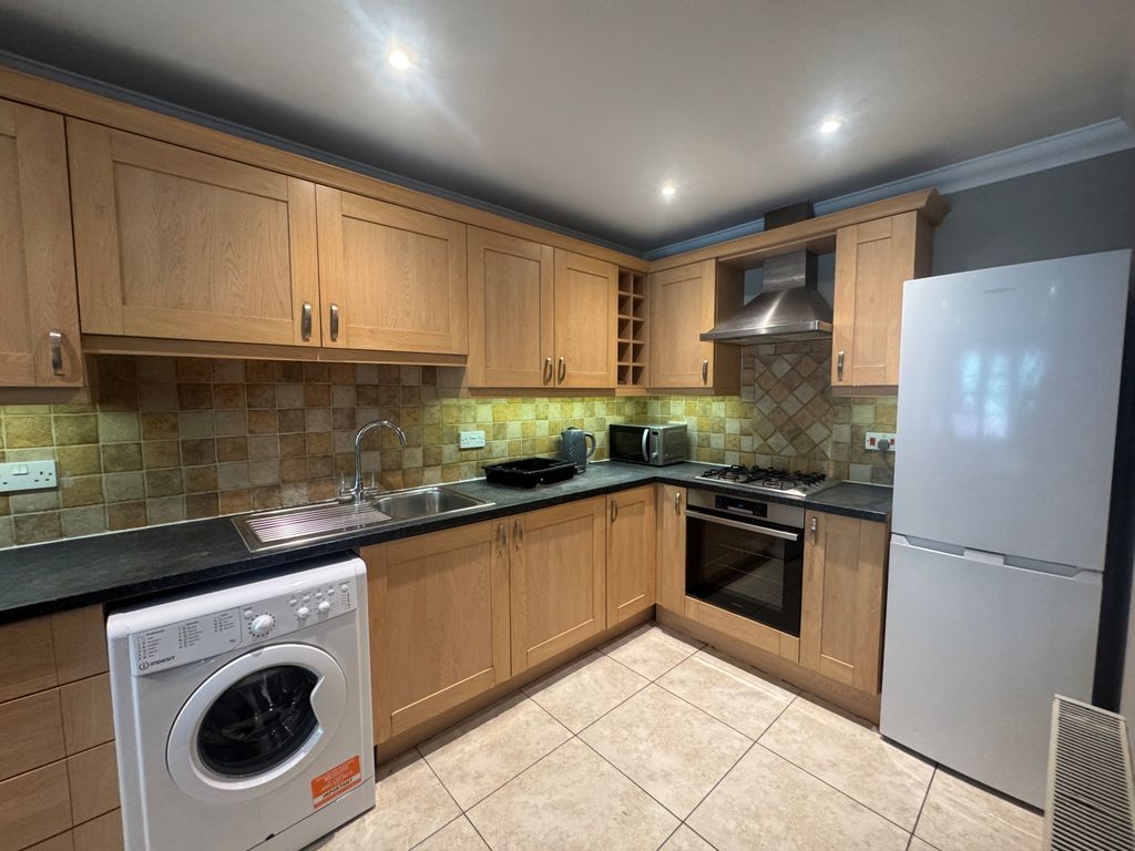 Property photo 3 of 13 9
