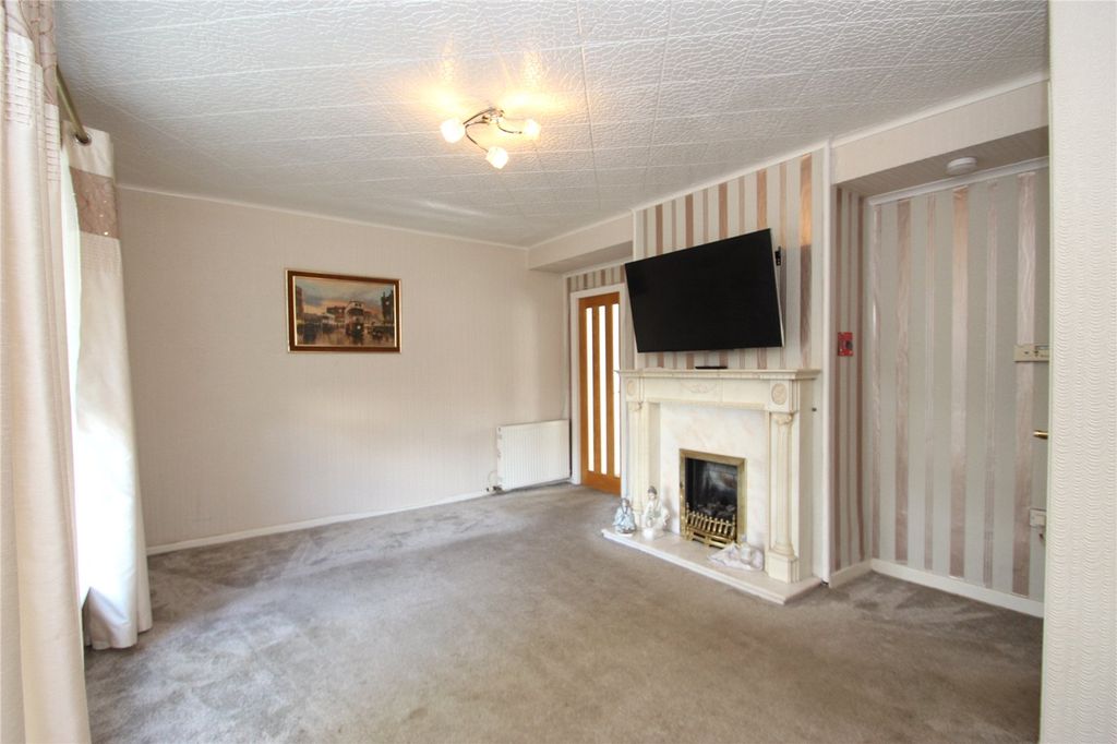 Property photo 3 of 12 Lounge